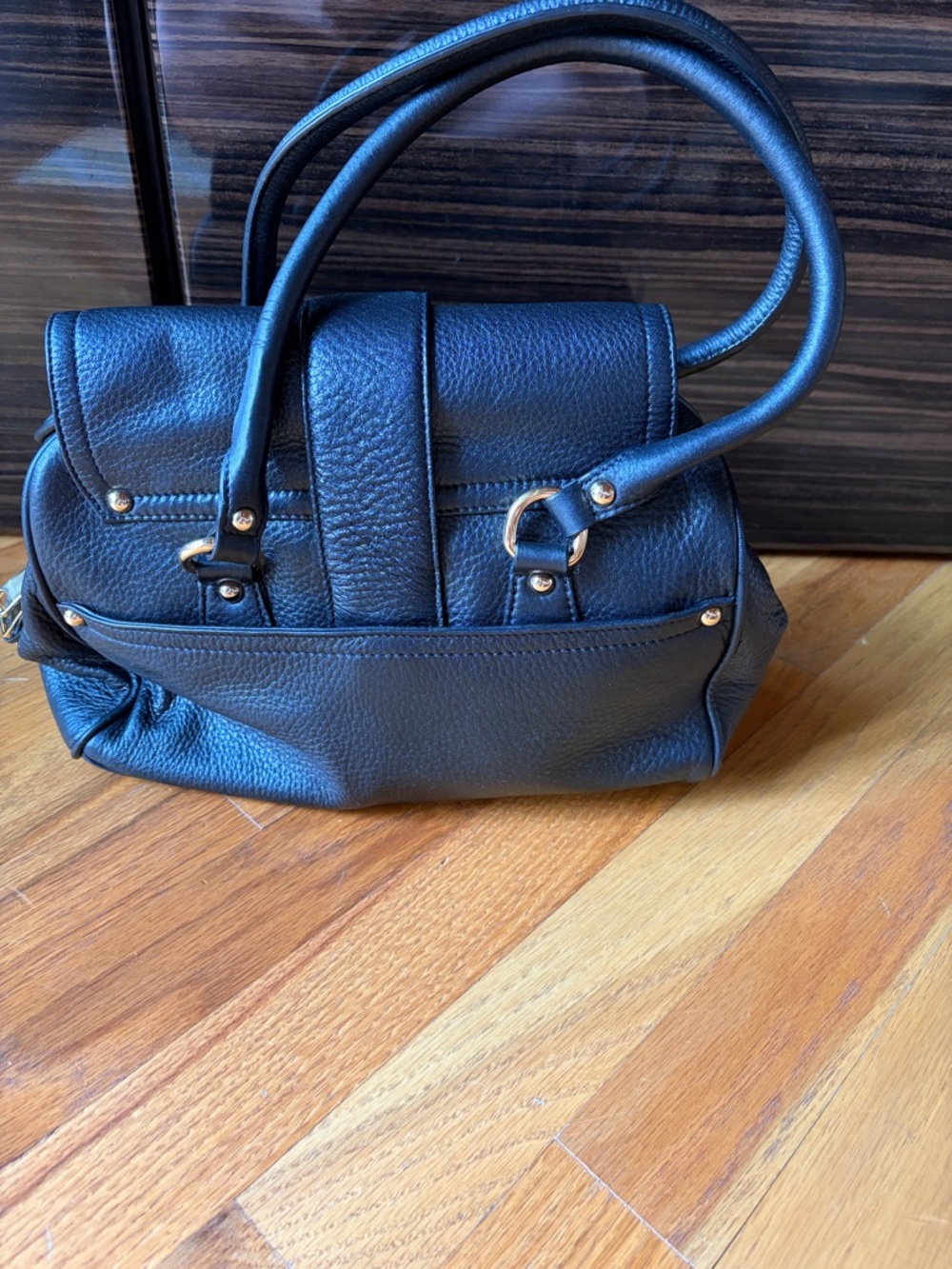 Like new! Anne Klein Black Pebble Leather Satchel Handbag with Gold Hardware - Picture 4 of 10